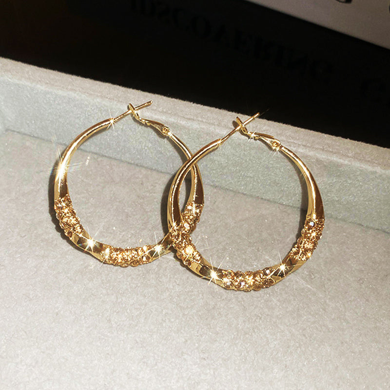 Cirkelörhängen med Zirkoni💎 - Eleganta Orlingar för En Sparklade Look! 🌟