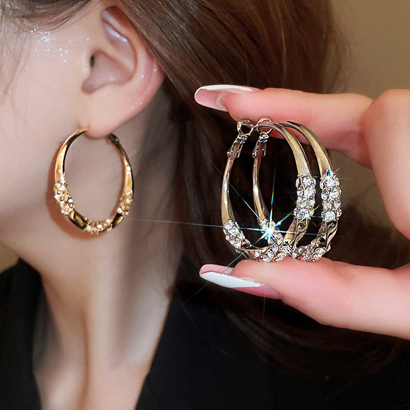 Cirkelörhängen med Zirkoni💎 - Eleganta Orlingar för En Sparklade Look! 🌟