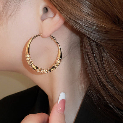 Cirkelörhängen med Zirkoni💎 - Eleganta Orlingar för En Sparklade Look! 🌟