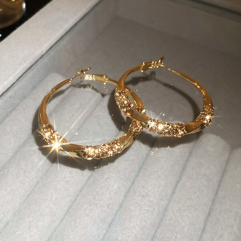 Cirkelörhängen med Zirkoni💎 - Eleganta Orlingar för En Sparklade Look! 🌟
