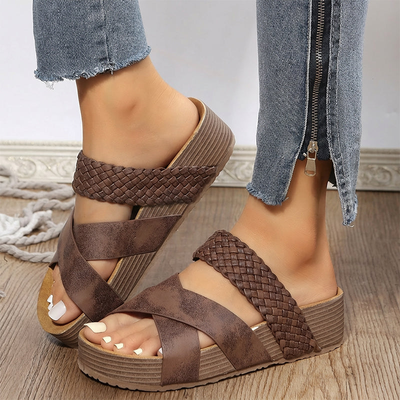 💥 50% RABATT 🌿 Sommarchic för vardag & semester ✨ Dam korsade vävda sandaler med plattform – stabil, luftig & stilren ☀️