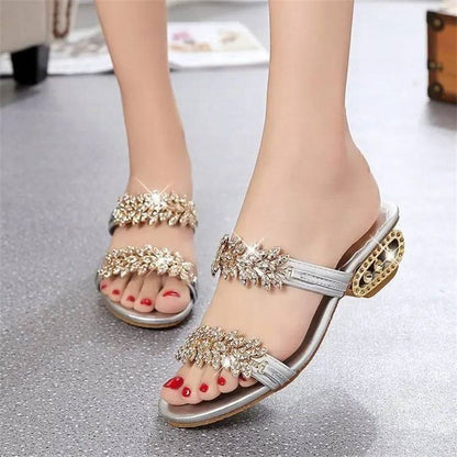 🔥 50% RABATT – SISTA DAGEN ⏰👡 Eleganta damsandaler med strass & metalldetaljer ✨ Bekväma, stilfulla & perfekta för sommaren ☀️