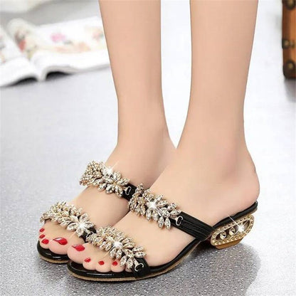 🔥 50% RABATT – SISTA DAGEN ⏰👡 Eleganta damsandaler med strass & metalldetaljer ✨ Bekväma, stilfulla & perfekta för sommaren ☀️