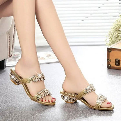 🔥 50% RABATT – SISTA DAGEN ⏰👡 Eleganta damsandaler med strass & metalldetaljer ✨ Bekväma, stilfulla & perfekta för sommaren ☀️