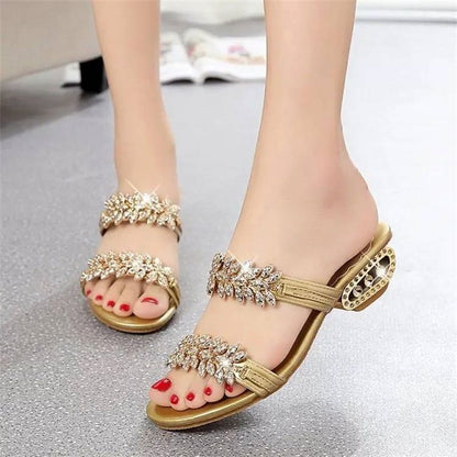 🔥 50% RABATT – SISTA DAGEN ⏰👡 Eleganta damsandaler med strass & metalldetaljer ✨ Bekväma, stilfulla & perfekta för sommaren ☀️