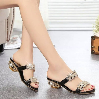 🔥 50% RABATT – SISTA DAGEN ⏰👡 Eleganta damsandaler med strass & metalldetaljer ✨ Bekväma, stilfulla & perfekta för sommaren ☀️