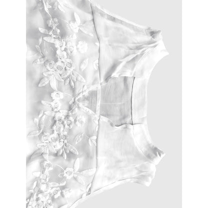🌸 50% RABATT NU! ✨ Luftig och elegant blus med blommig spetsdetalj – feminin V-ringning & romantisk stil 🕊️ Garderobsfavorit för vardag & fest