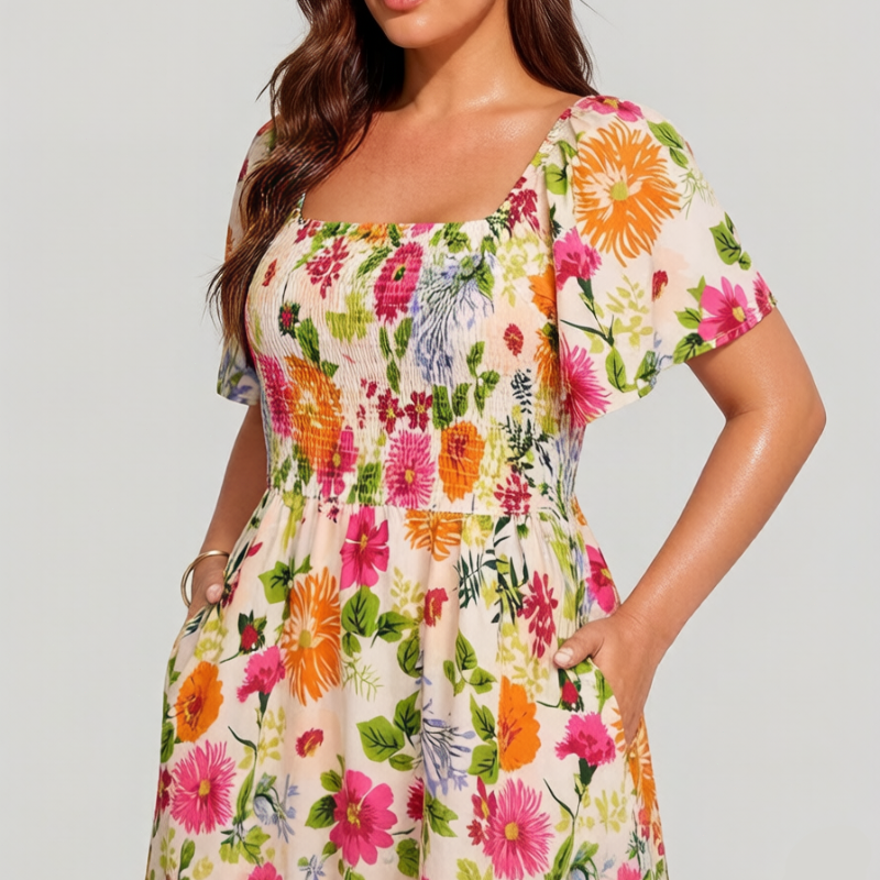 🌸🔥 50% RABATT IDAG ⏰ Blommig klänning med fyrkantig halsringning 👗 Bekväm passform, fina detaljer & sommarkänsla 🌿