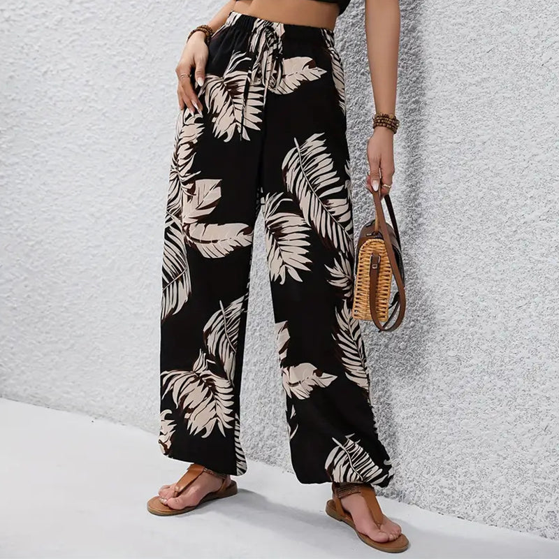 👖🍃 50% RABATT ✨ Lätta vida byxor med bladprint & dragsko – perfekt för avslappnad sommarstil 🌿☀️