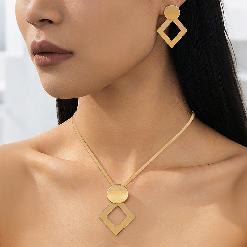 🔥 50% RABATT 💎 Set med halsband och örhängen i modern chic-stil ✨ Elegant, tidlöst & perfekt för både vardag och fest 🌿