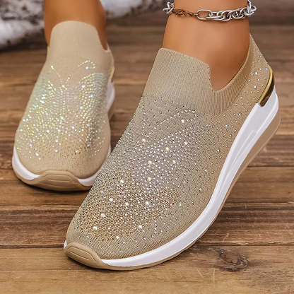 🔥 HALVA PRISET 👟✨ Slip-on sneakers med strassdetaljer 💎 Lätta, stilfulla & bekväma hela dagen 🌸