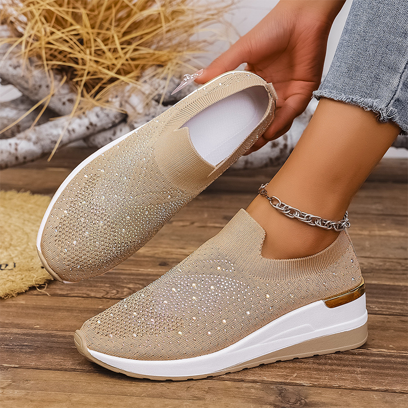 🔥 HALVA PRISET 👟✨ Slip-on sneakers med strassdetaljer 💎 Lätta, stilfulla & bekväma hela dagen 🌸