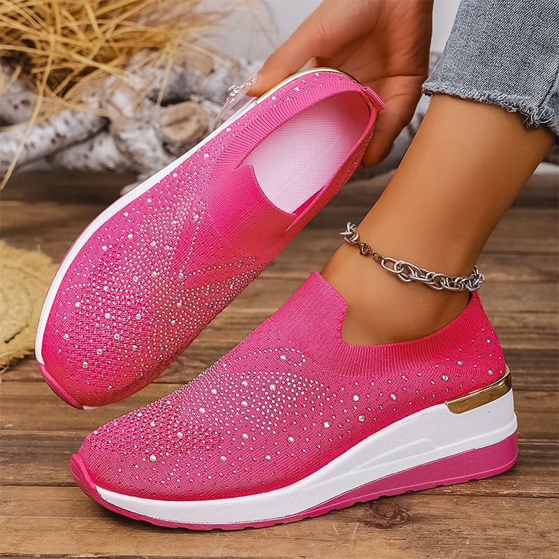🔥 HALVA PRISET 👟✨ Slip-on sneakers med strassdetaljer 💎 Lätta, stilfulla & bekväma hela dagen 🌸