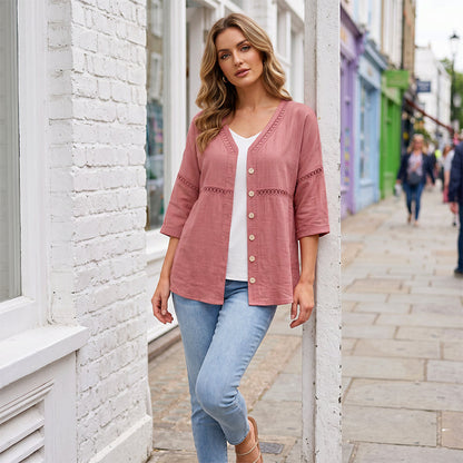💥50% RABATT！👕🌸 V-ringad spetsblus med knappar – på sommarens favorittopp✨