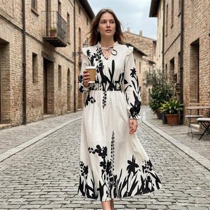 🔥 50% RABATT 👗 Blommig maxiklänning med V-ringning 🌸 Luftig elegans, smickrande passform & perfekt för sommarens alla tillfällen ✨