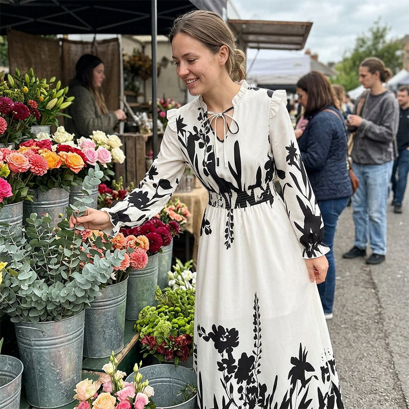 🔥 50% RABATT 👗 Blommig maxiklänning med V-ringning 🌸 Luftig elegans, smickrande passform & perfekt för sommarens alla tillfällen ✨