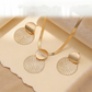 🎁Novità 2026: SCONTO DEL 60%💥Set collana e orecchini in stile moderno-chic – Finitura dorata, design geometrico e leggero – perfetto per un tocco di eleganza quotidiano o come regalo – include pezzi coordinati per un look raffinato 💫