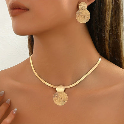 🎁Novità 2026: SCONTO DEL 60%💥Set collana e orecchini in stile moderno-chic – Finitura dorata, design geometrico e leggero – perfetto per un tocco di eleganza quotidiano o come regalo – include pezzi coordinati per un look raffinato 💫