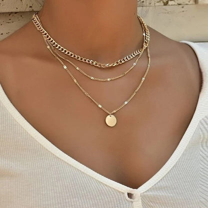 Collier multicouche élégant avec pendentif délicat